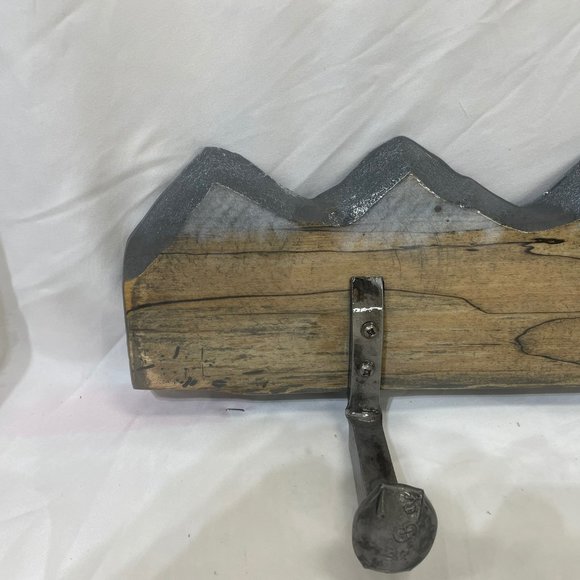 Rustic 4 coat wall mount hanger - Picture 2 of 4